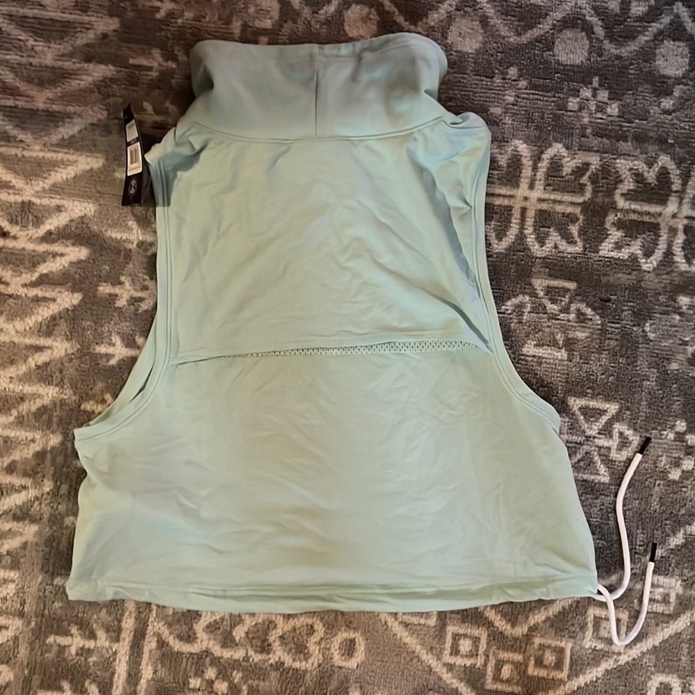 Under Armor top - Picture 2 of 3